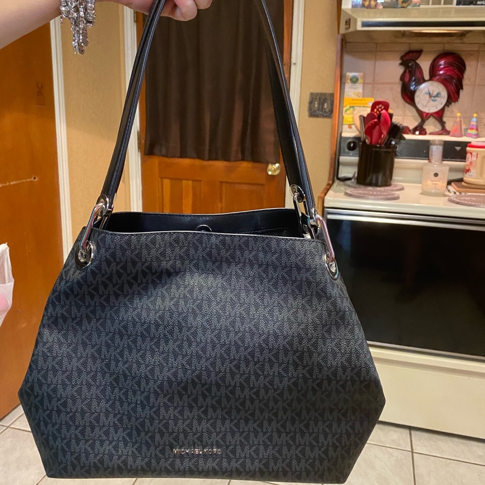 Michael kors purse.